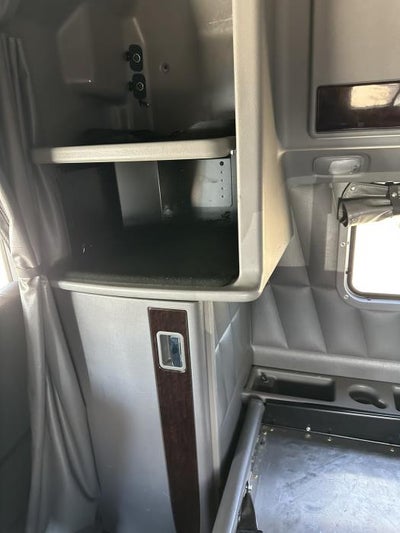 2024 Peterbilt 389 Base