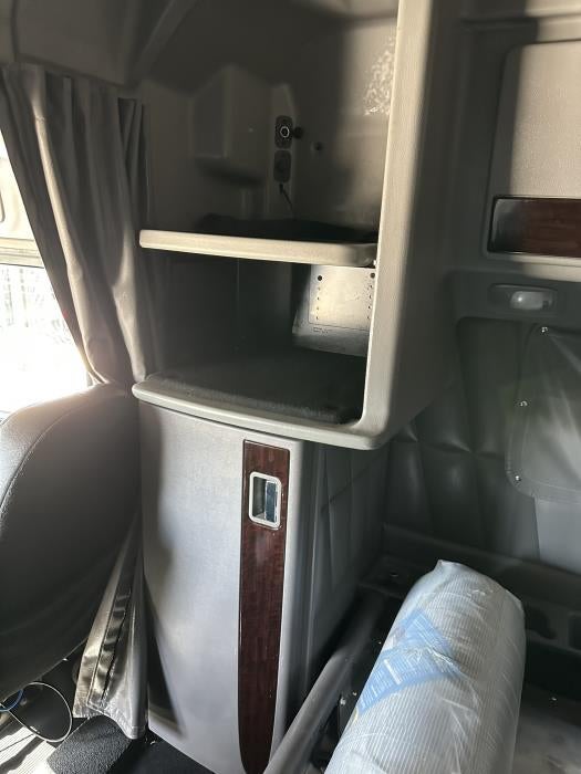 2024 Peterbilt 389 Base