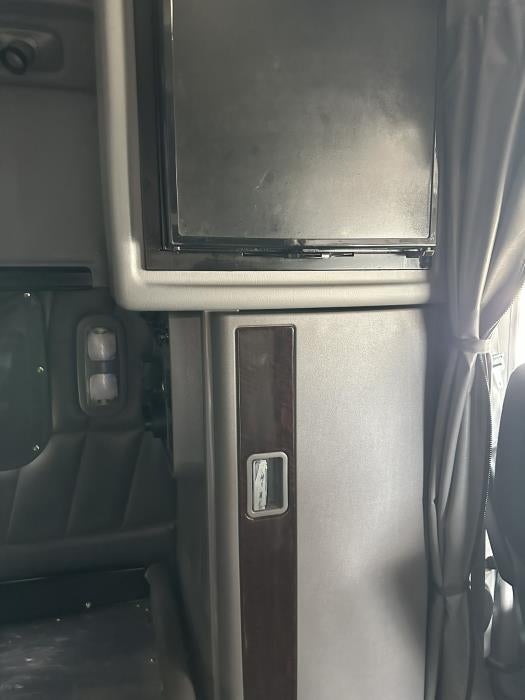 2021 Peterbilt 389 Base