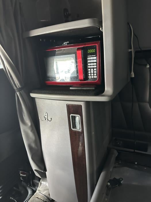 2021 Peterbilt 389 Base