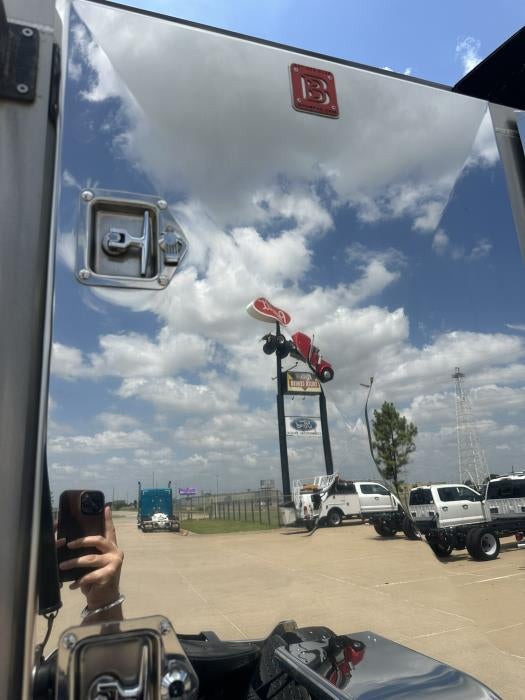 2021 Peterbilt 389 Base