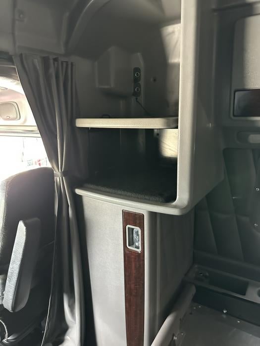 2021 Peterbilt 389 Base