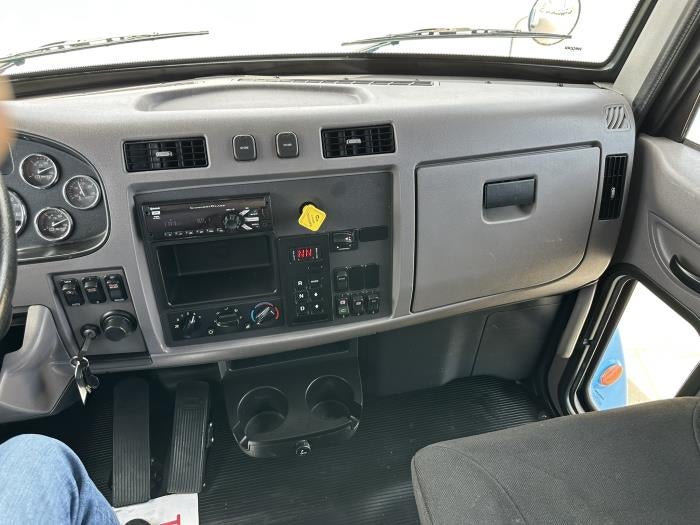 2020 Peterbilt 337 Base