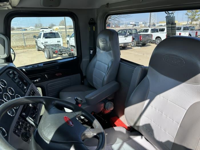 2020 Peterbilt 389 Base