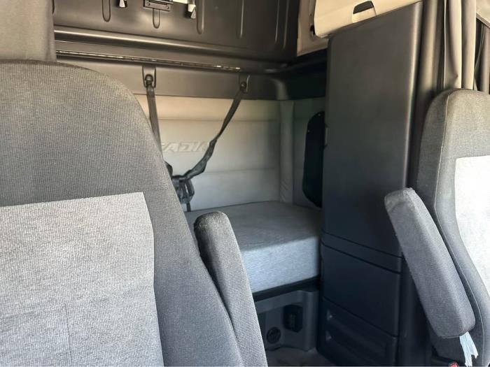2019 Freightliner Cascadia Base