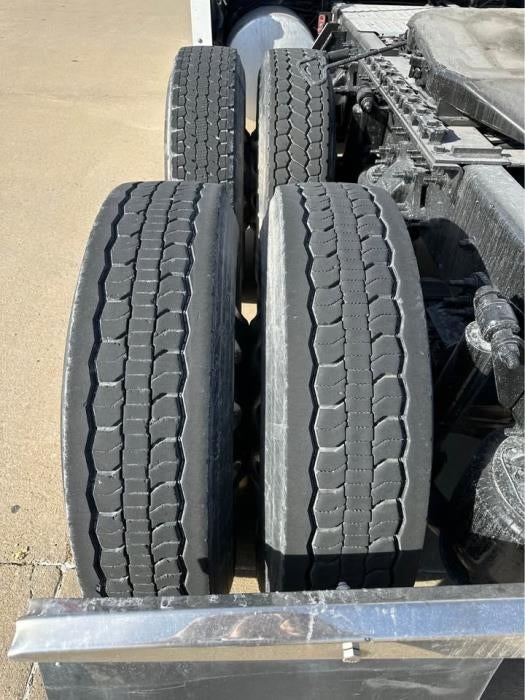 2019 Freightliner Cascadia Base