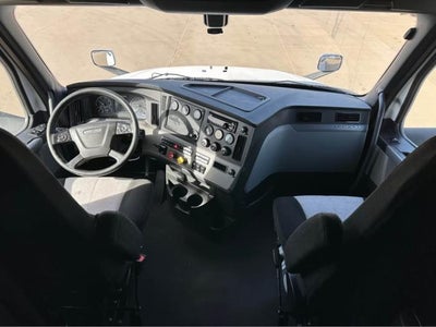 2019 Freightliner Cascadia Base