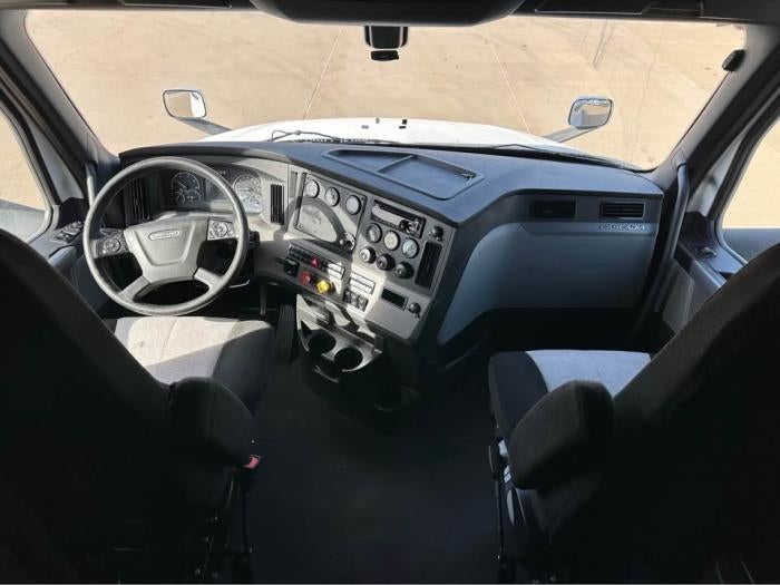 2019 Freightliner Cascadia Base