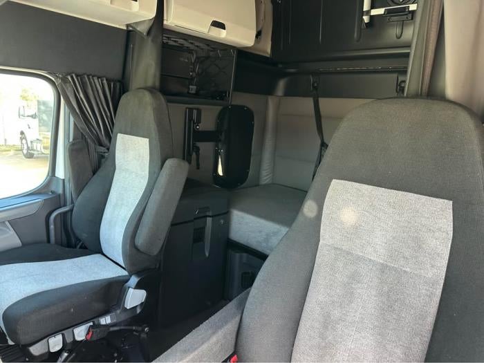 2019 Freightliner Cascadia Base