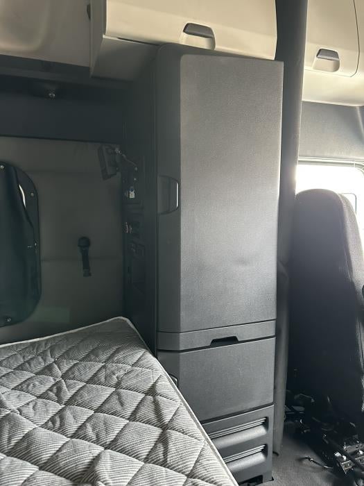 2019 Freightliner Cascadia Base