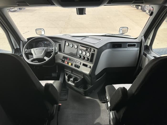 2019 Freightliner Cascadia Base